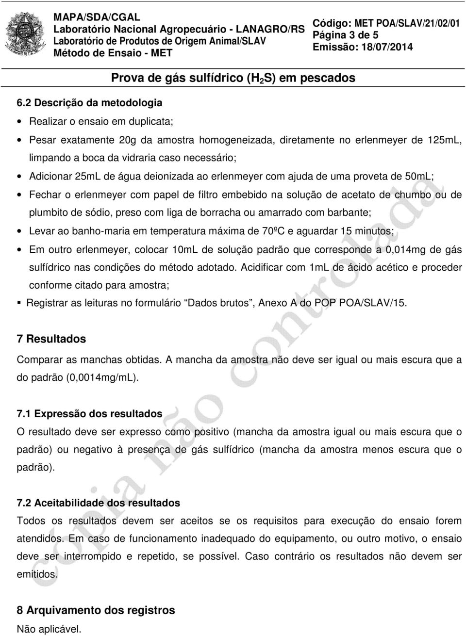 25mL de água deionizada ao erlenmeyer com ajuda de uma proveta de 50mL; Fechar o erlenmeyer com papel de filtro embebido na solução de acetato de chumbo ou de plumbito de sódio, preso com liga de