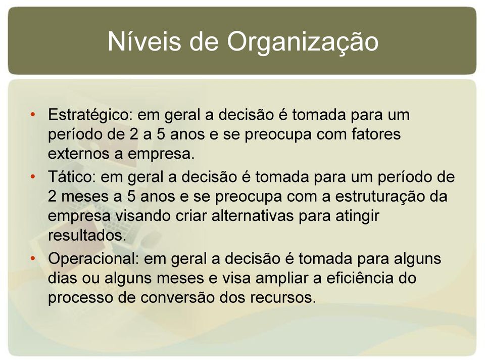 Tático: em geral a decisão é tomada para um período de 2 meses a 5 anos e se preocupa com a estruturação da