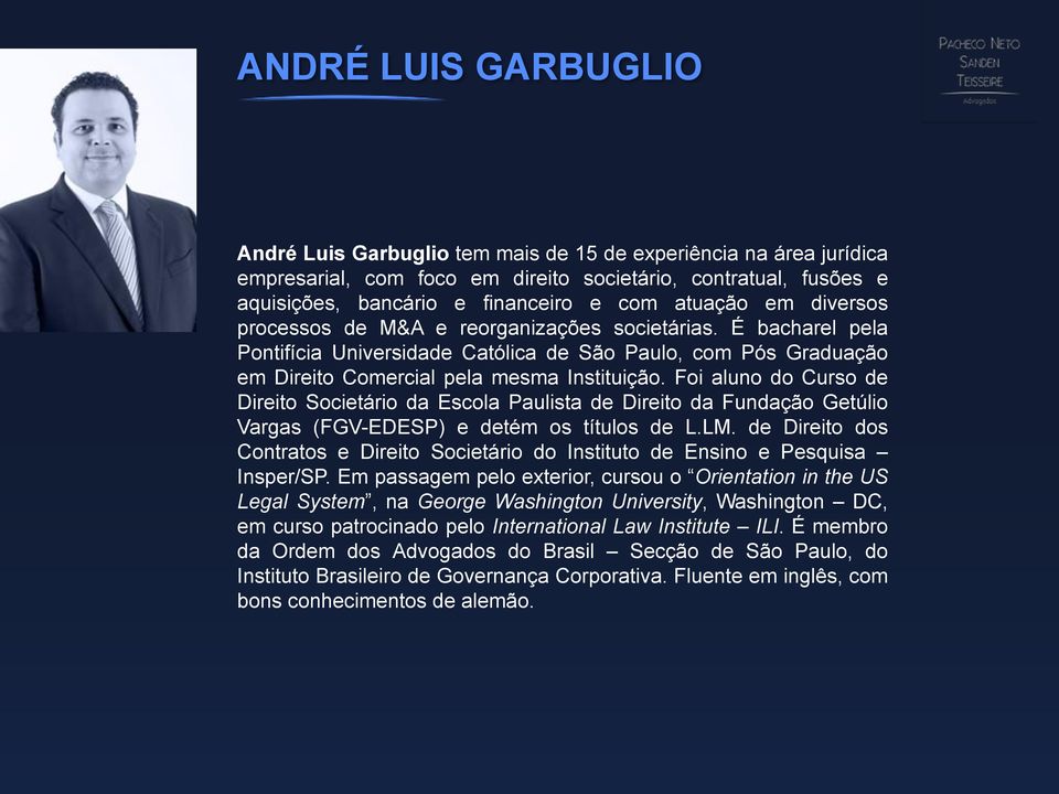 Foi aluno do Curso de Direito Societário da Escola Paulista de Direito da Fundação Getúlio Vargas (FGV-EDESP) e detém os títulos de L.LM.