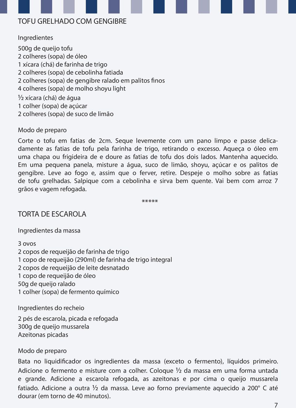 Seque levemente com um pano limpo e passe delicadamente as fatias de tofu pela farinha de trigo, retirando o excesso.