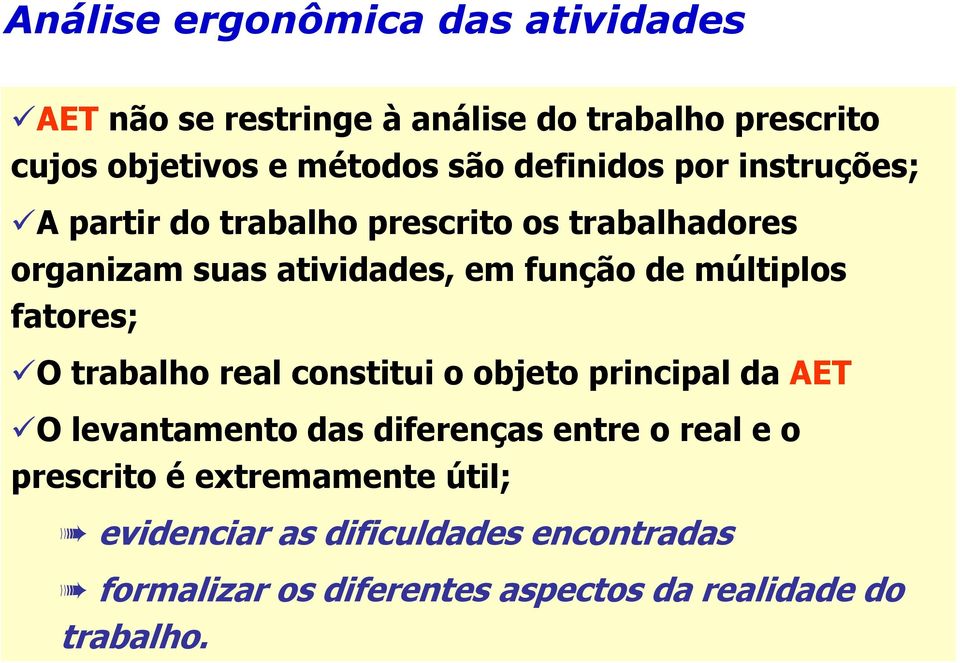 múltiplos fatores; O trabalho real constitui o objeto principal da AET O levantamento das diferenças entre o real e o