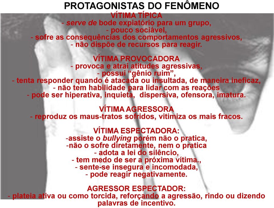 pode ser hiperativa, inquieta, dispersiva, ofensora, imatura. VÍTIMA AGRESSORA - reproduz os maus-tratos sofridos, vitimiza os mais fracos.