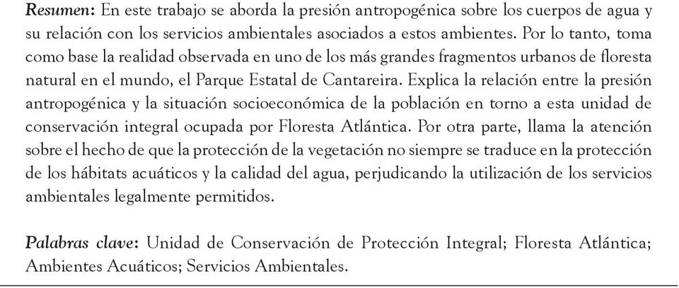 Explica la relación entre la presión antropogénica y la situación socioeconómica de la población en torno a esta unidad de conservación integral ocupada por Floresta Atlántica.