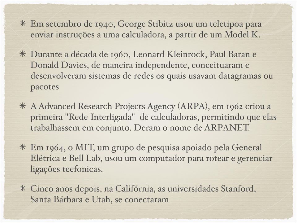 pacotes A Advanced Research Projects Agency (ARPA), em 1962 criou a primeira "Rede Interligada" de calculadoras, permitindo que elas trabalhassem em conjunto.