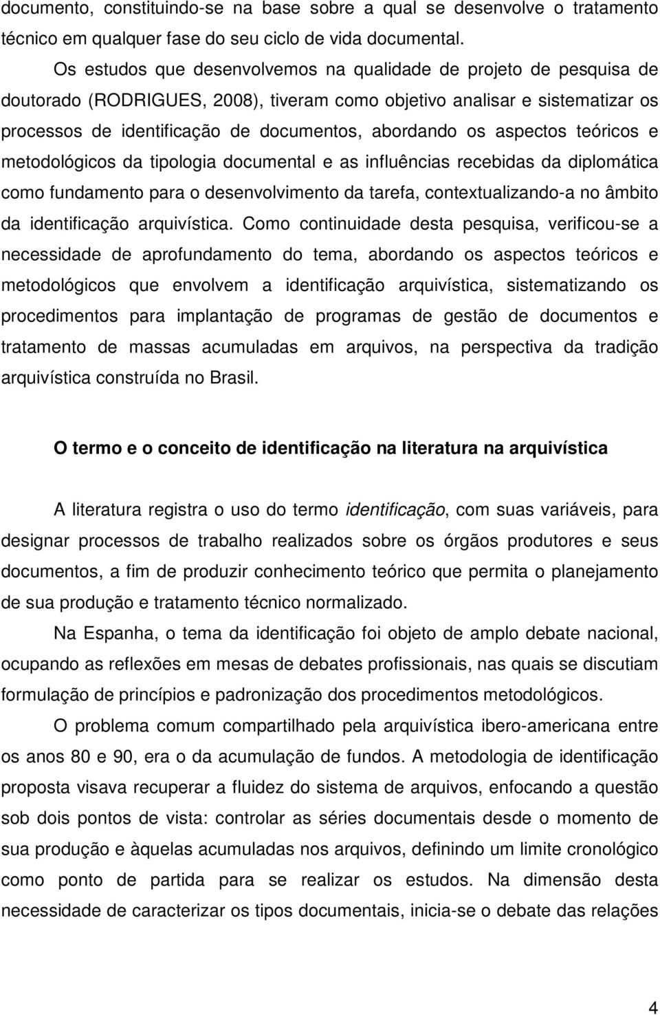 os aspectos teóricos e metodológicos da tipologia documental e as influências recebidas da diplomática como fundamento para o desenvolvimento da tarefa, contextualizando-a no âmbito da identificação