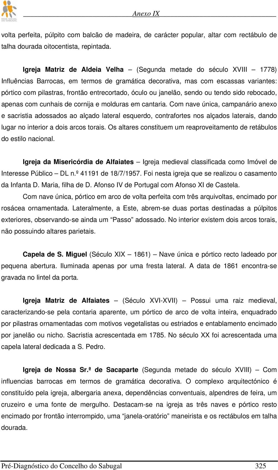 óculo ou janelão, sendo ou tendo sido rebocado, apenas com cunhais de cornija e molduras em cantaria.