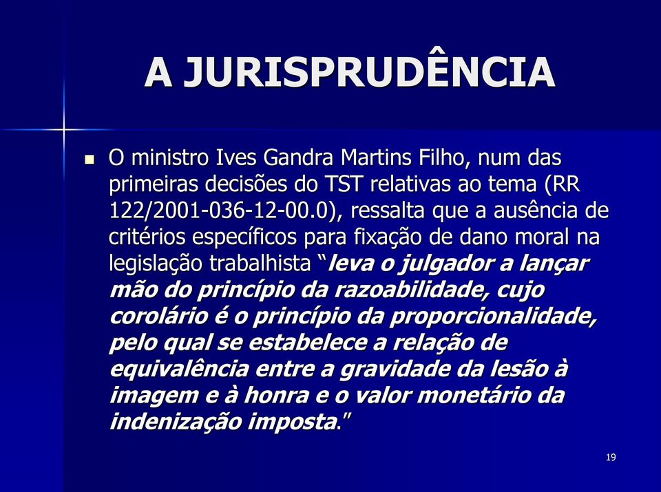 0), ressalta que a ausência de critérios específicos para fixação de dano moral na legislação trabalhista leva o julgador