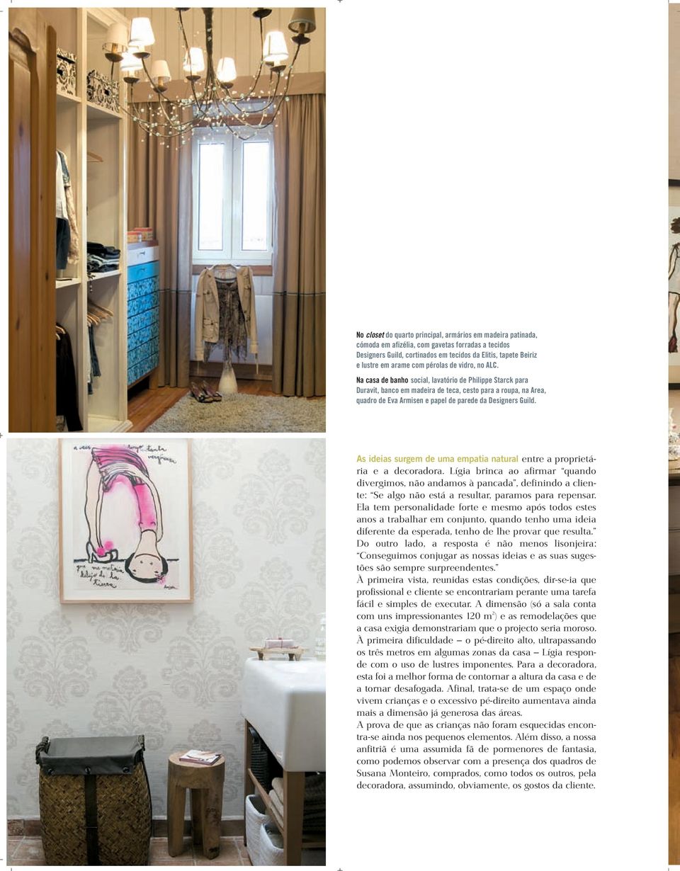 Na casa de banho social, lavatório de Philippe Starck para Duravit, banco em madeira de teca, cesto para a roupa, na Area, quadro de Eva Armisen e papel de parede da Designers Guild.