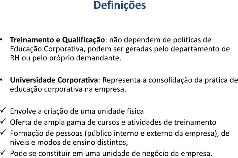 Envolve a criação de uma unidade física Oferta de ampla gama de cursos e atividades de treinamento Formação de pessoas (público