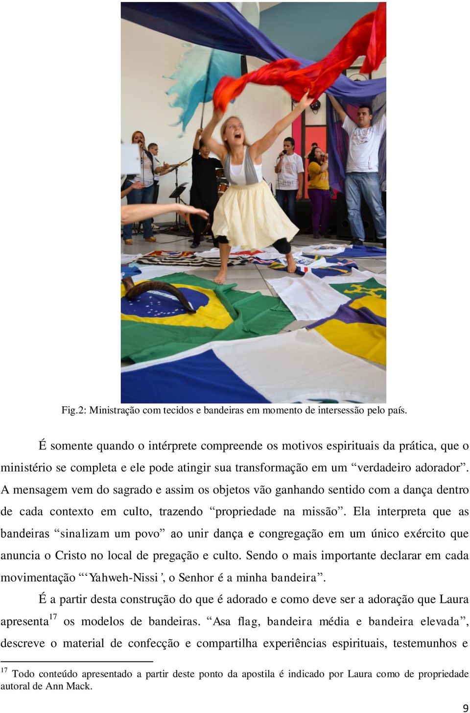 A mensagem vem do sagrado e assim os objetos vão ganhando sentido com a dança dentro de cada contexto em culto, trazendo propriedade na missão.