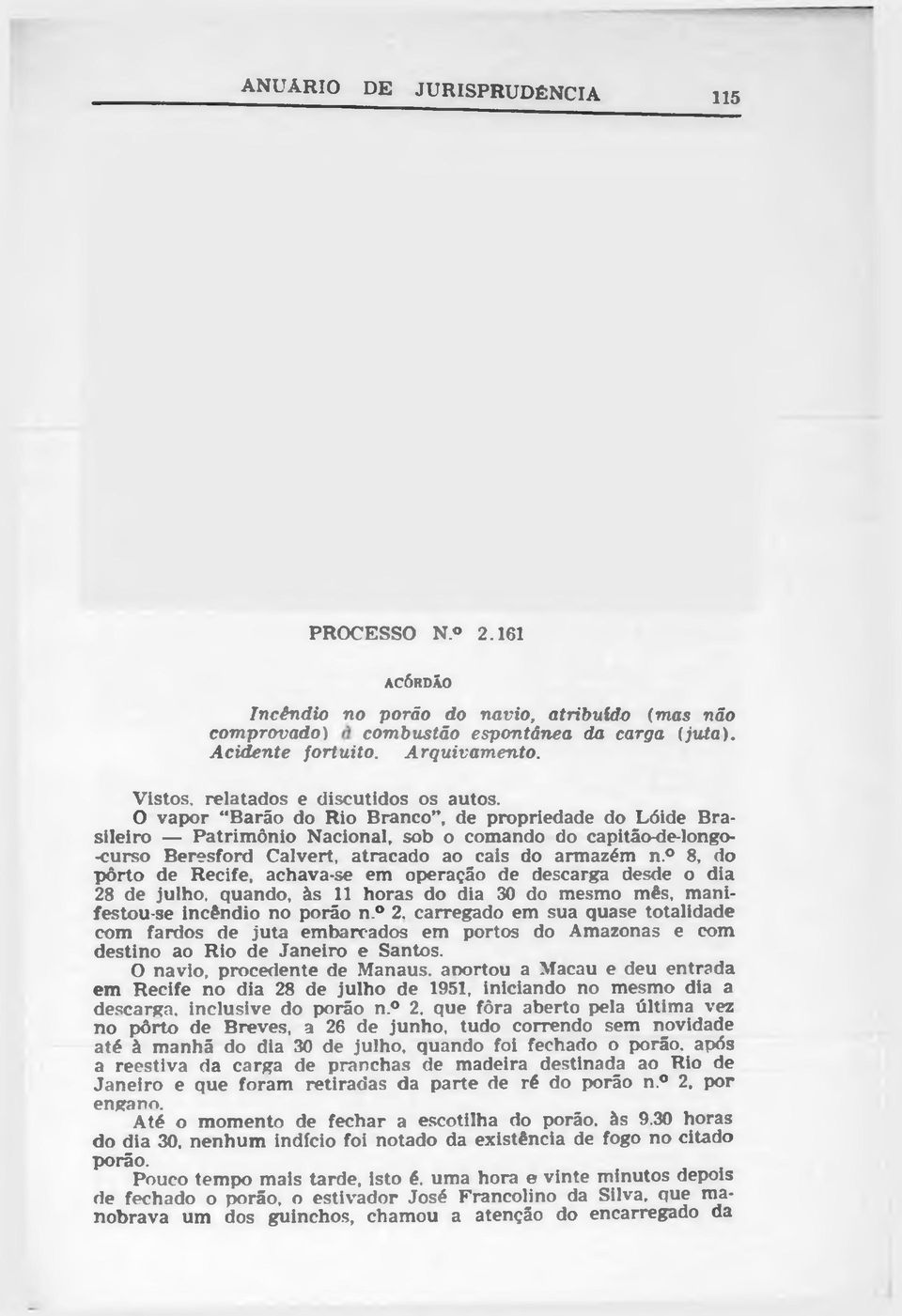 O vapor Barão do Rio Branco, de propriedade do Lóide Brasileiro Patrimônio Nacional, sob o comando do capitão-de-longo- -curso Beresford Calvert, atracado ao cais do armazém n.