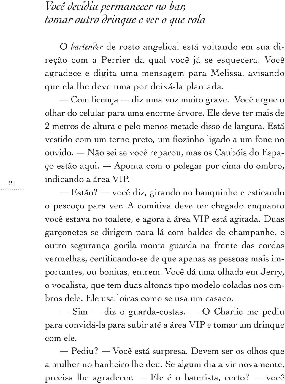 Ele deve ter mais de 2 metros de altura e pelo menos metade disso de largura. Está vestido com um terno preto, um fiozinho ligado a um fone no ouvido.