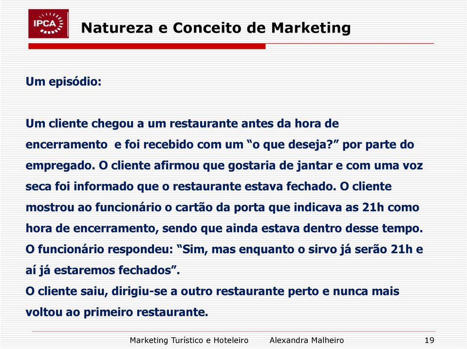 O cliente mostrou ao funcionário o cartão da porta que indicava as 21h como hora de encerramento, sendo que ainda estava dentro desse tempo.