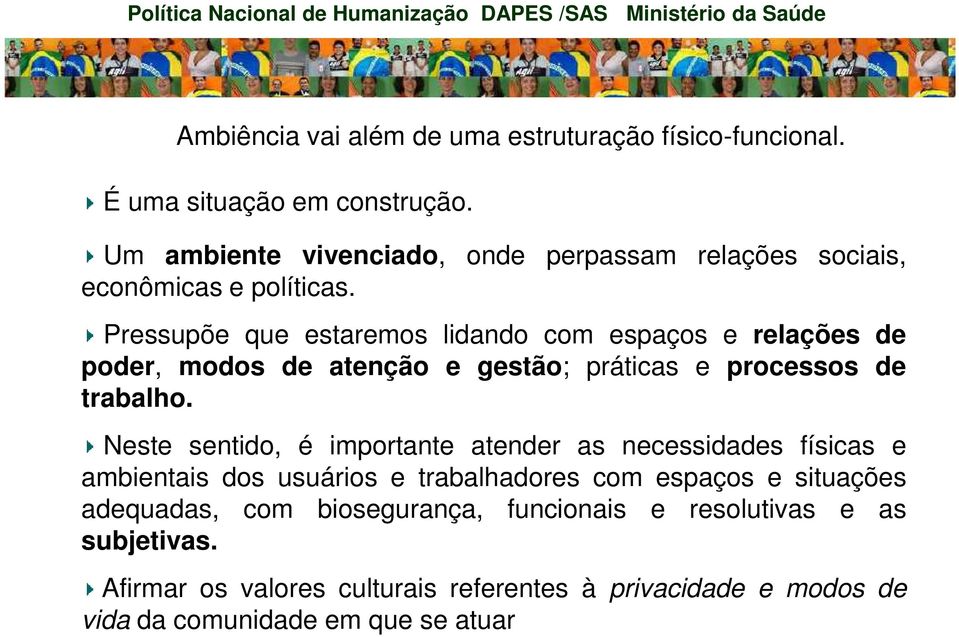 Pressupõe que estaremos lidando com espaços e relações de poder, modos de atenção e gestão; práticas e processos de trabalho.