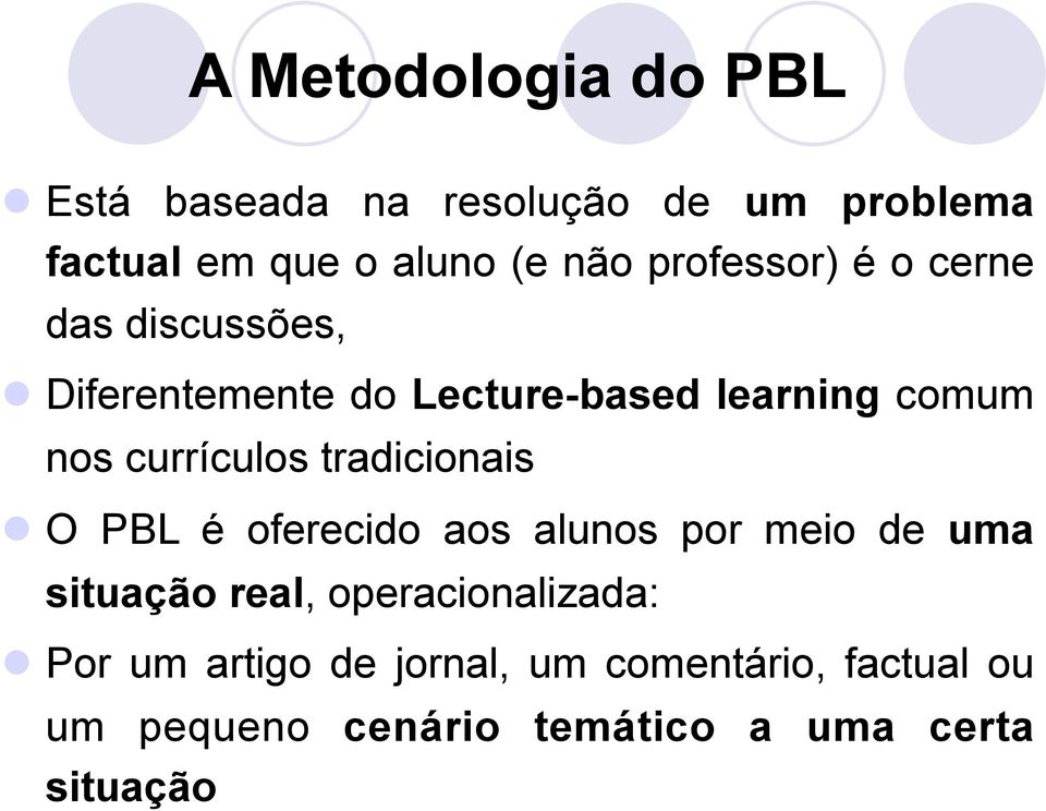 currículos tradicionais O PBL é oferecido aos alunos por meio de uma situação real,