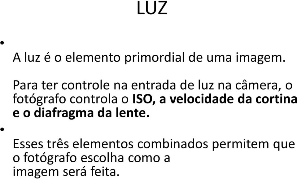controla o ISO, a velocidade da cortina e o diafragma da lente.