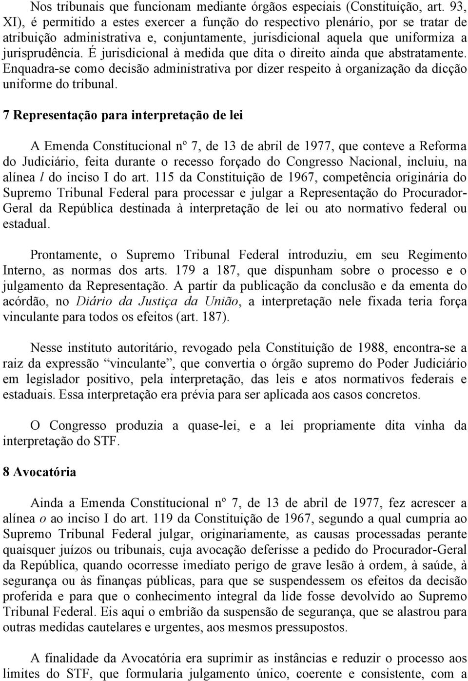 É jurisdicional à medida que dita o direito ainda que abstratamente. Enquadra-se como decisão administrativa por dizer respeito à organização da dicção uniforme do tribunal.