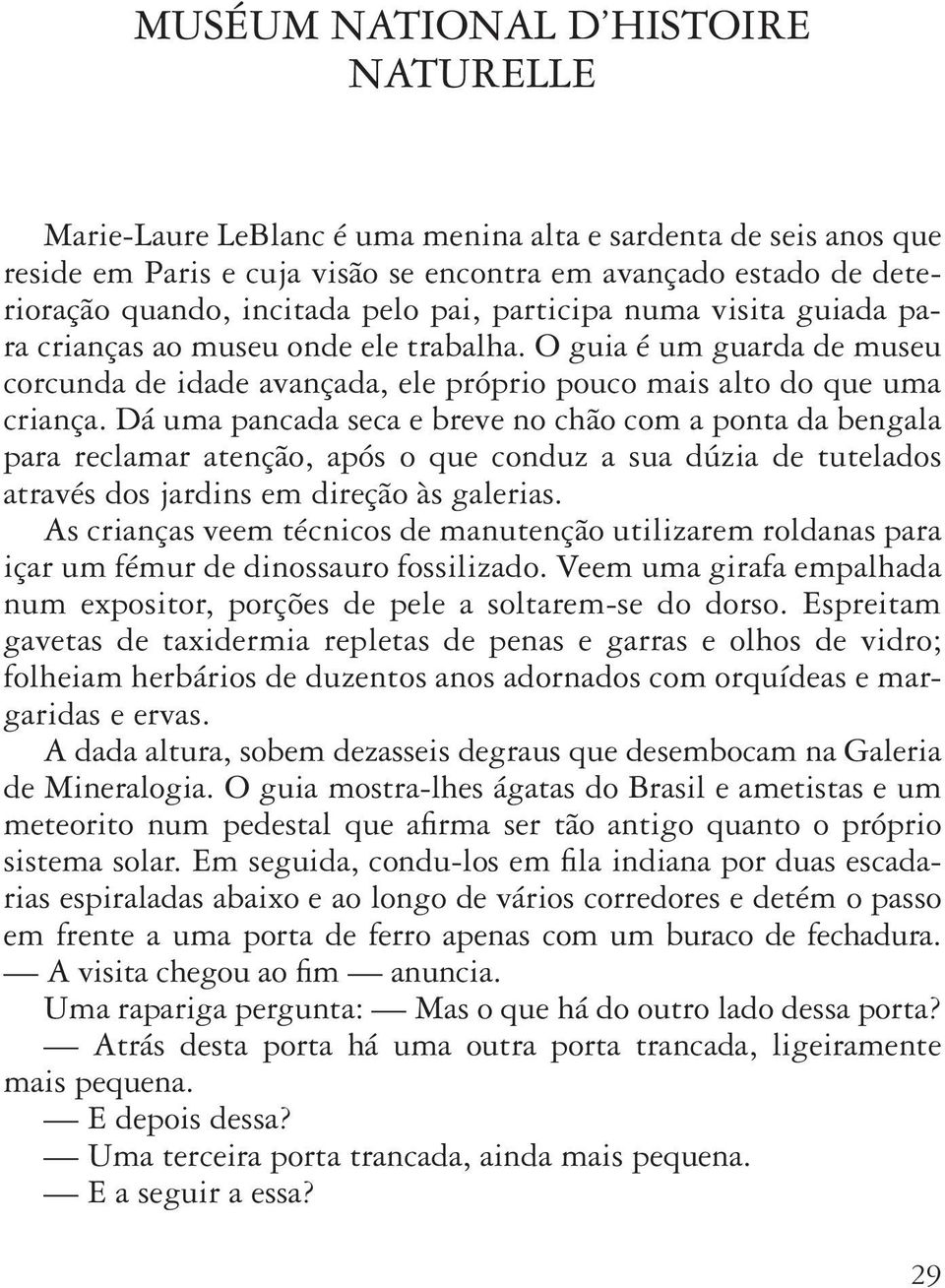 Dá uma pancada seca e breve no chão com a ponta da bengala para reclamar atenção, após o que conduz a sua dúzia de tutelados através dos jardins em direção às galerias.