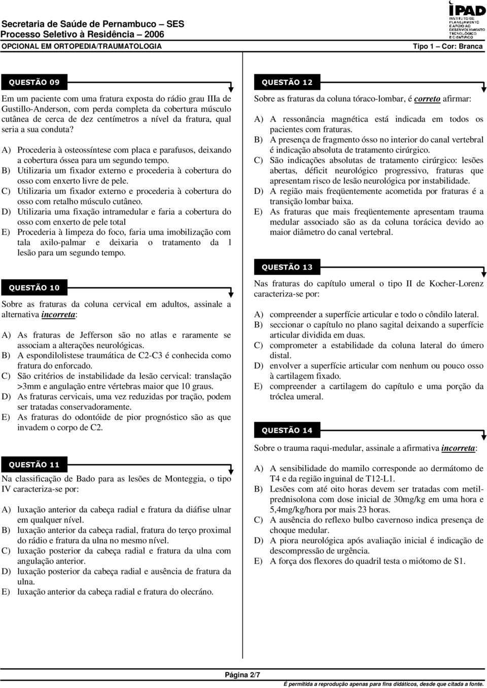 B) Utilizaria um fixador externo e procederia à cobertura do osso com enxerto livre de pele. C) Utilizaria um fixador externo e procederia à cobertura do osso com retalho músculo cutâneo.