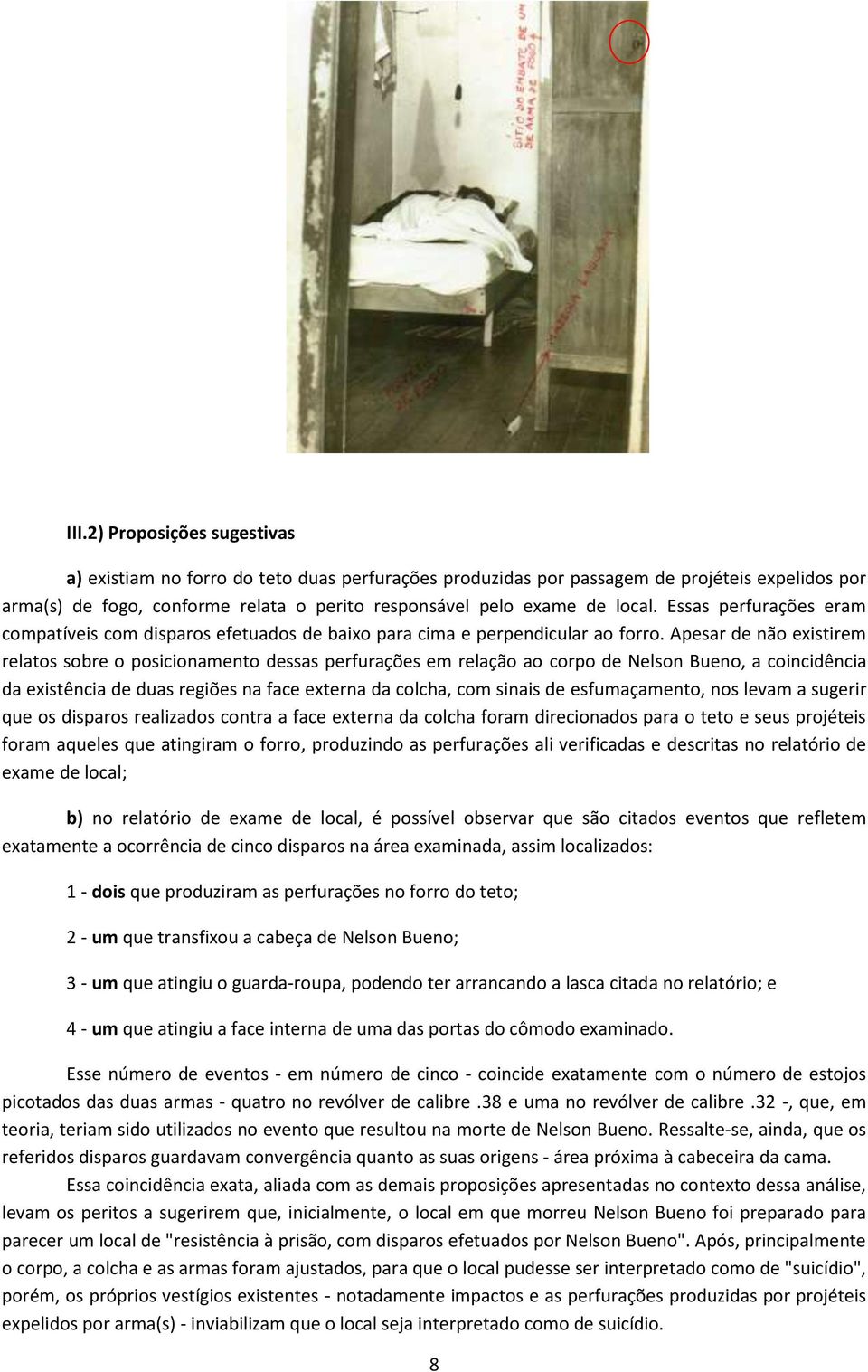 Apesar de não existirem relatos sobre o posicionamento dessas perfurações em relação ao corpo de, a coincidência da existência de duas regiões na face externa da colcha, com sinais de esfumaçamento,