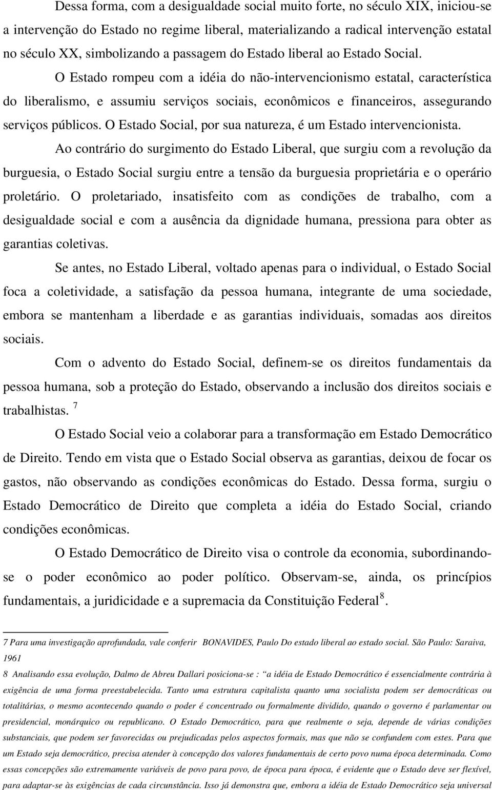 O Estado rompeu com a idéia do não-intervencionismo estatal, característica do liberalismo, e assumiu serviços sociais, econômicos e financeiros, assegurando serviços públicos.