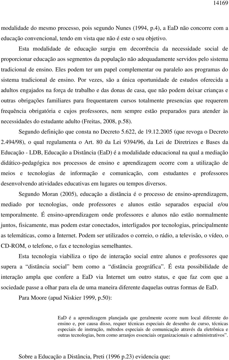 Eles podem ter um papel complementar ou paralelo aos programas do sistema tradicional de ensino.