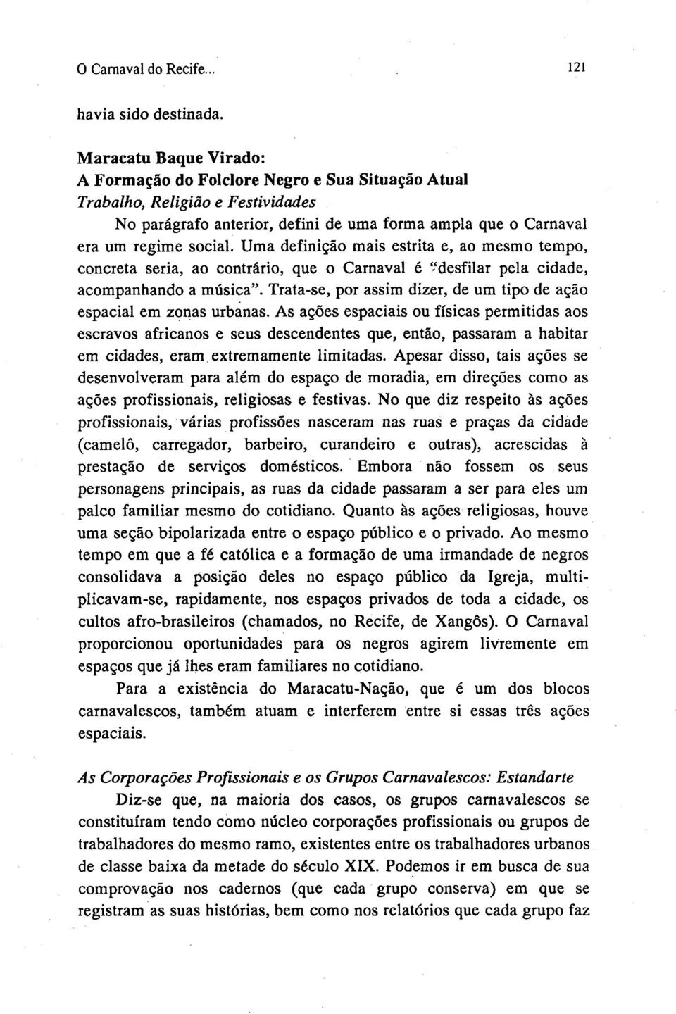 Uma definição mais estrita e, ao mesmo tempo, concreta seria, ao contrário, que o Carnaval é ' 'desfilar pela cidade, acompanhando a música".