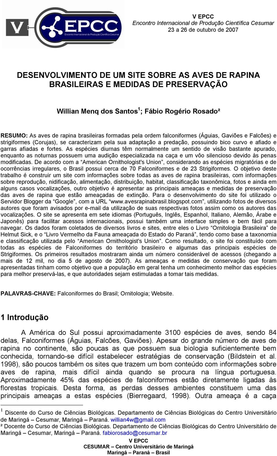 possuindo bico curvo e afiado e garras afiadas e fortes.