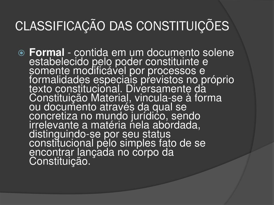 Diversamente da Constituição Material, vincula-se à forma ou documento através da qual se concretiza no mundo jurídico,