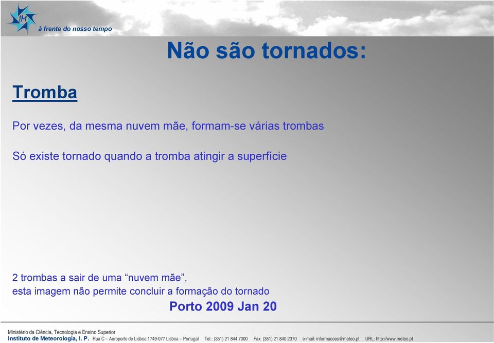 atingir a superfície 2 trombas a sair de uma nuvem mãe, esta