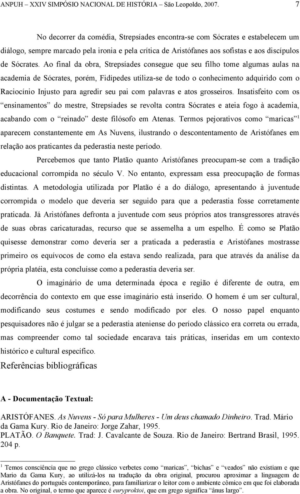 pai com palavras e atos grosseiros. Insatisfeito com os ensinamentos do mestre, Strepsíades se revolta contra Sócrates e ateia fogo à academia, acabando com o reinado deste filósofo em Atenas.