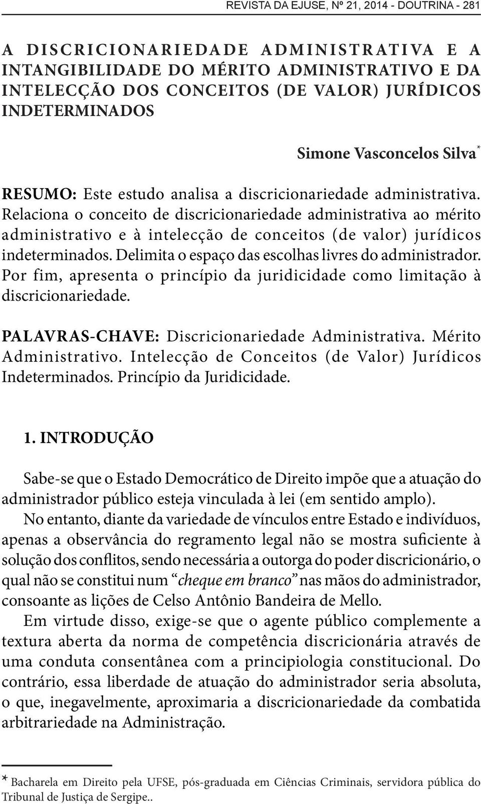 Relaciona o conceito de discricionariedade administrativa ao mérito administrativo e à intelecção de conceitos (de valor) jurídicos indeterminados.