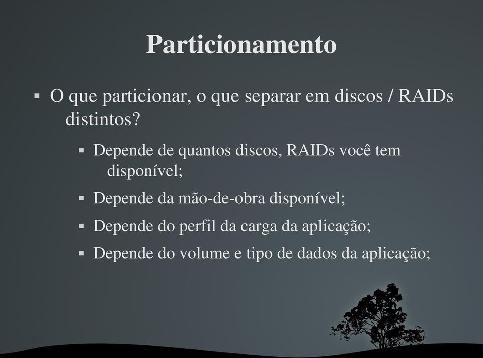 Depende de quantos discos, RAIDs você tem disponível; Depende