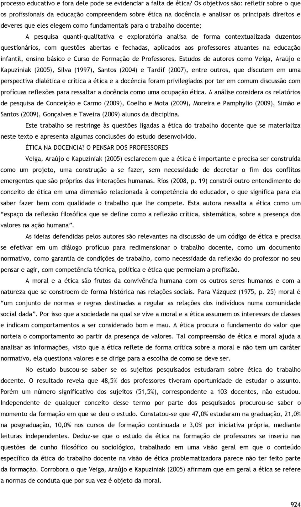 docente; A pesquisa quanti-qualitativa e exploratória analisa de forma contextualizada duzentos questionários, com questões abertas e fechadas, aplicados aos professores atuantes na educação