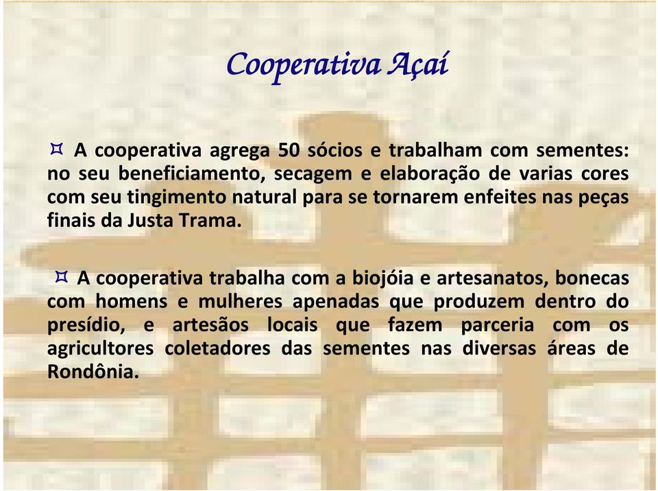 A cooperativa trabalha com a biojóia e artesanatos, bonecas com homens e mulheres apenadas que produzem dentro do