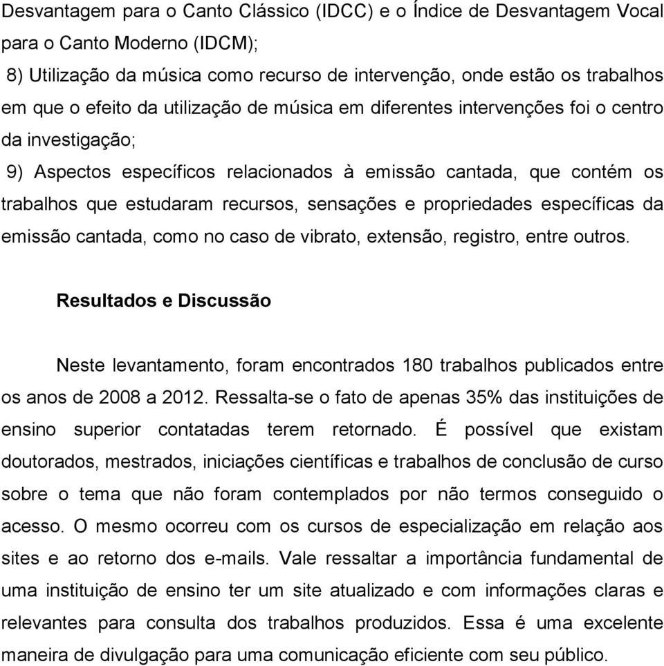 propriedades específicas da emissão cantada, como no caso de vibrato, extensão, registro, entre outros.