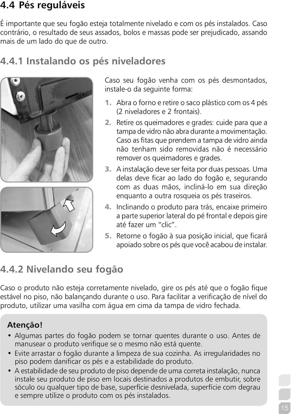 4.1 Instalando os pés niveladores Caso seu fogão venha com os pés desmontados, instale-o da seguinte forma: 1. Abra o forno e retire o saco plástico com os 4 pés (2 niveladores e 2 