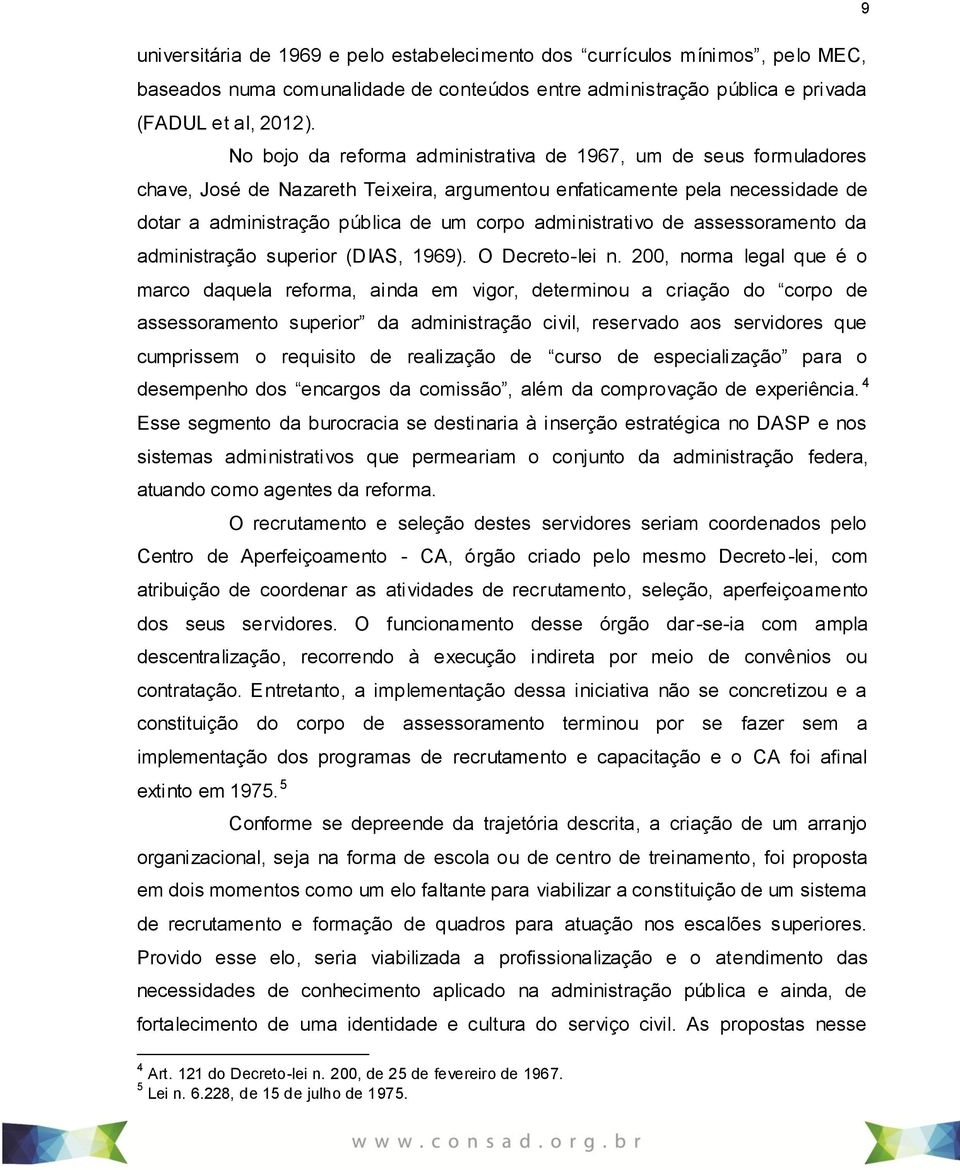 administrativo de assessoramento da administração superior (DIAS, 1969). O Decreto-lei n.