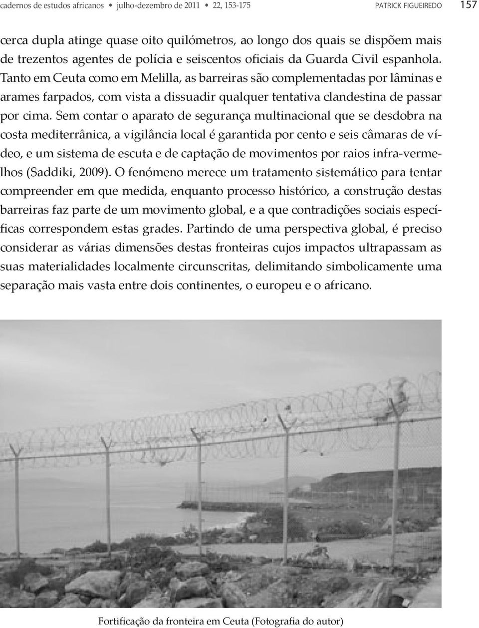 Tanto em Ceuta como em Melilla, as barreiras são complementadas por lâminas e arames farpados, com vista a dissuadir qualquer tentativa clandestina de passar por cima.