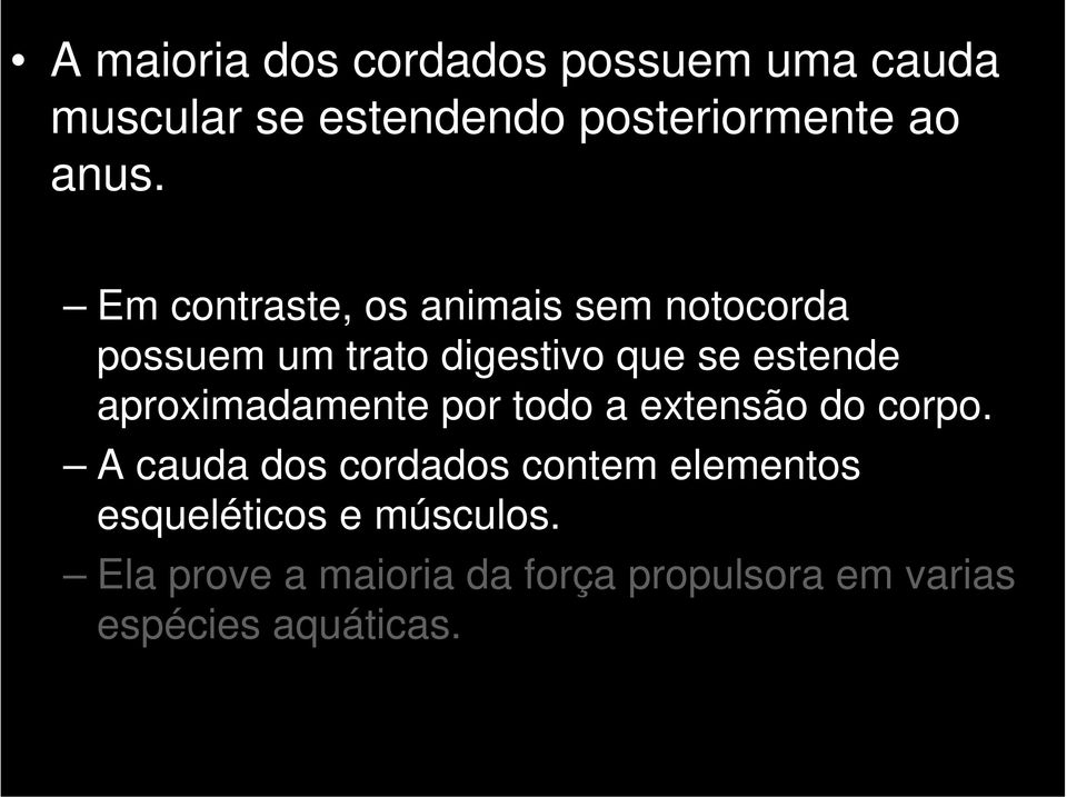 aproximadamente por todo a extensão do corpo.