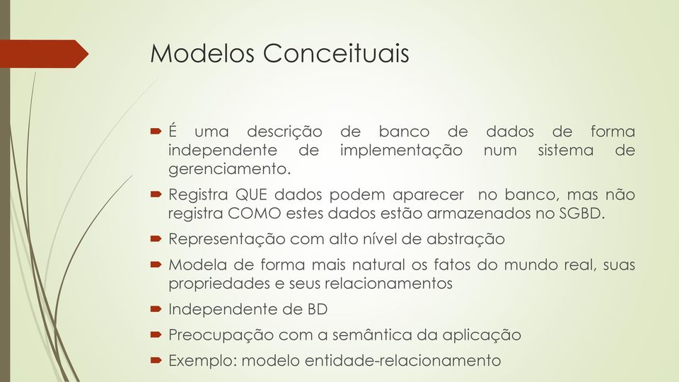 Registra QUE dados podem aparecer no banco, mas não registra COMO estes dados estão armazenados no SGBD.