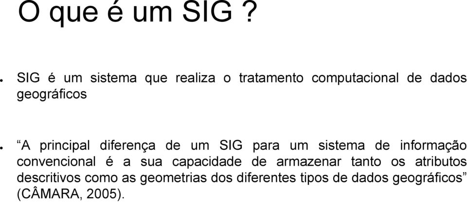 A principal diferença de um SIG para um sistema de informação convencional é