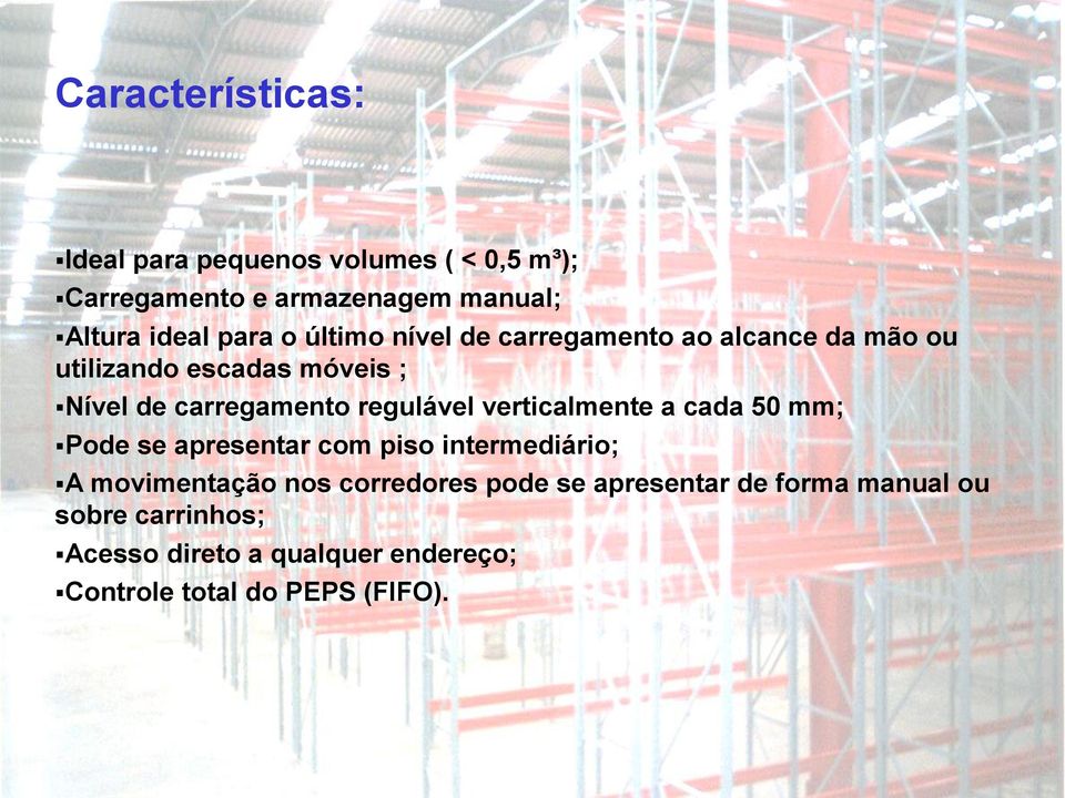 regulável verticalmente a cada 50 mm; Pode se apresentar com piso intermediário; A movimentação nos corredores