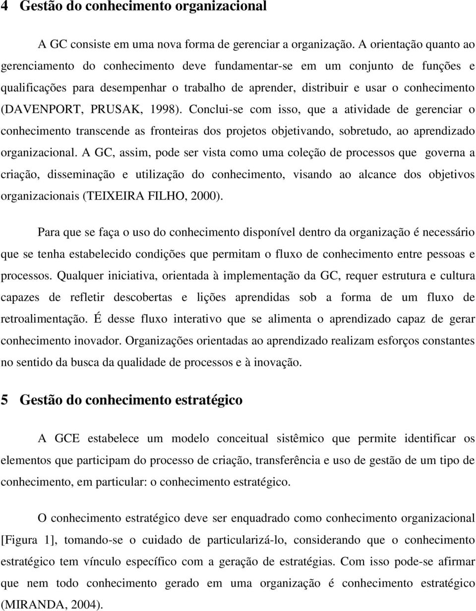 (DAVENPORT, PRUSAK, 1998). Conclui-se com isso, que a atividade de gerenciar o conhecimento transcende as fronteiras dos projetos objetivando, sobretudo, ao aprendizado organizacional.