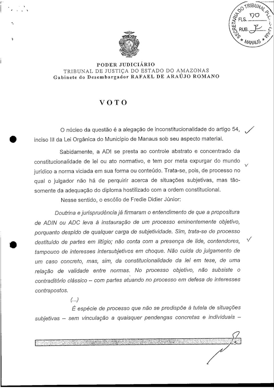 Trata-se, pois, de processo no qual o julgador não há de perquirír acerca de situações subjetivas, mas tãosomente da adequação do diploma hostilizado com a ordem constitucional.