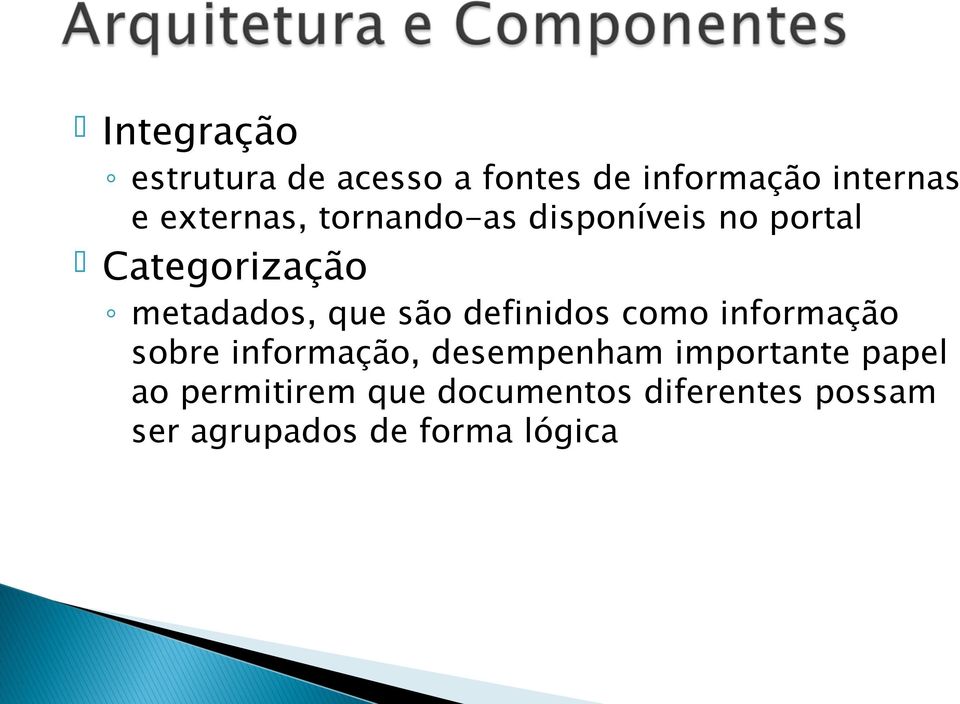 são definidos como informação sobre informação, desempenham importante