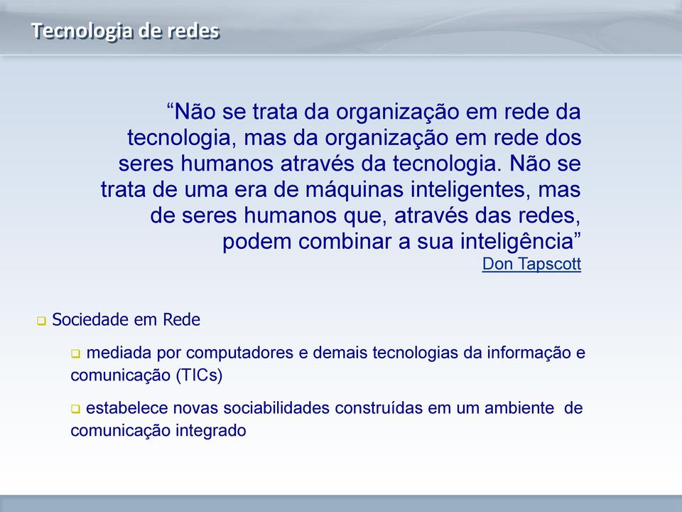 Não se trata de uma era de máquinas inteligentes, mas de seres humanos que, através das redes, podem combinar a sua