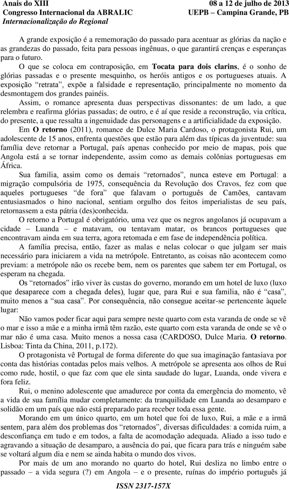 A exposição retrata, expõe a falsidade e representação, principalmente no momento da desmontagem dos grandes painéis.