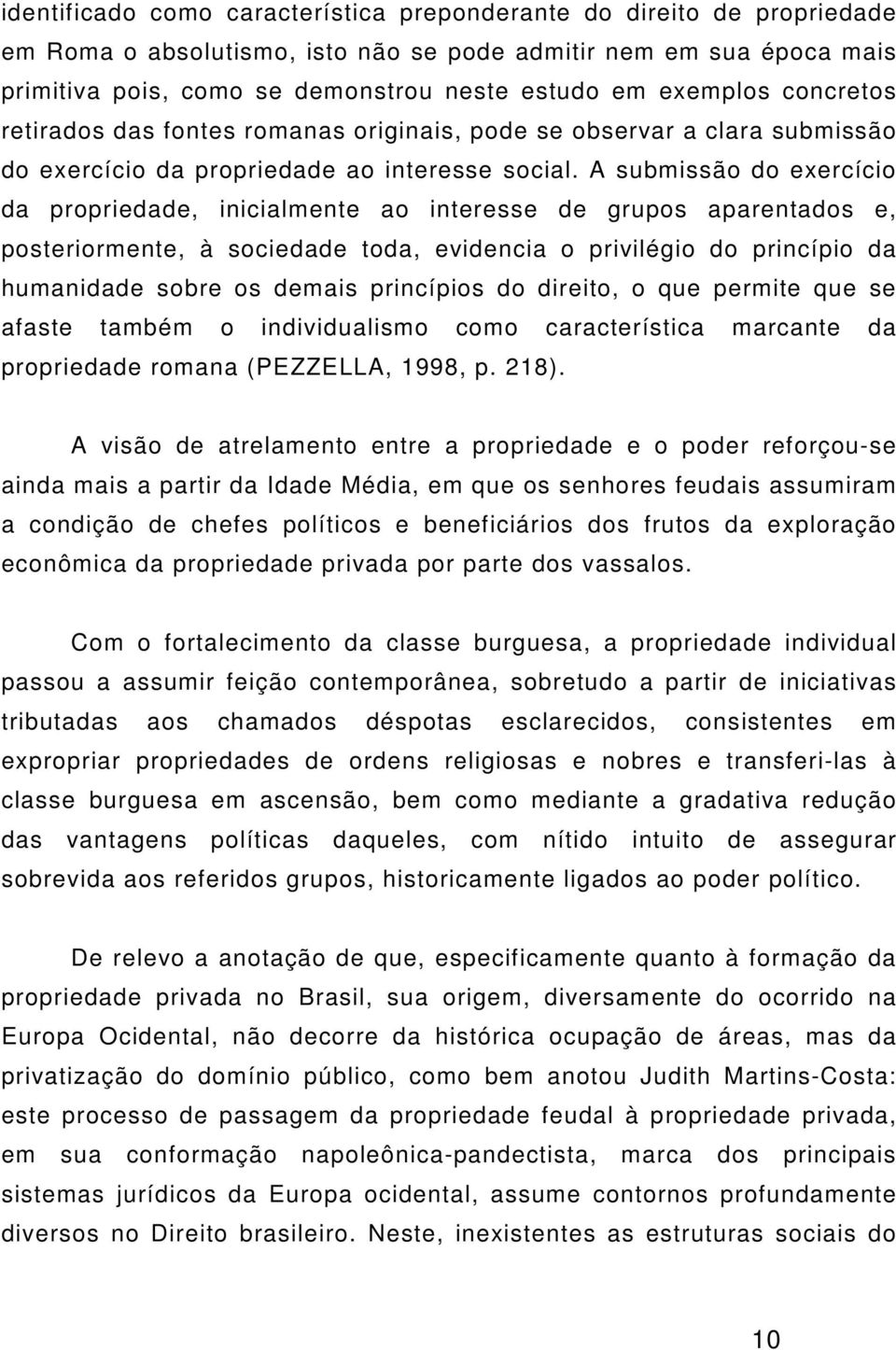 A submissão do exercício da propriedade, inicialmente ao interesse de grupos aparentados e, posteriormente, à sociedade toda, evidencia o privilégio do princípio da humanidade sobre os demais