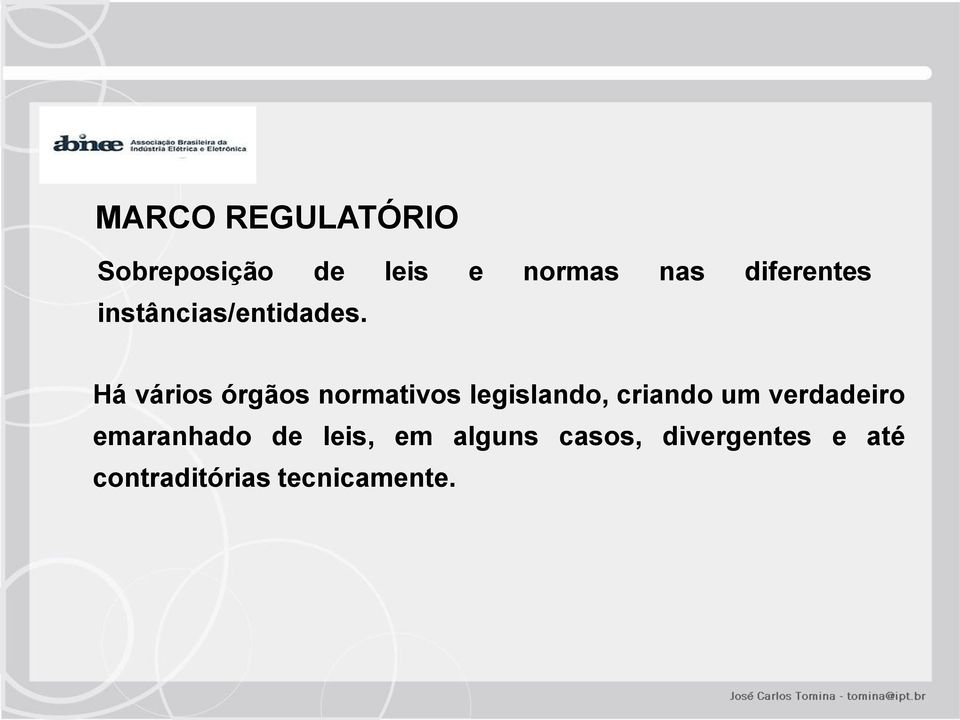 Há vários órgãos normativos legislando, criando um